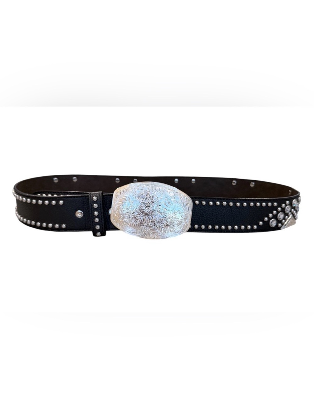 3D women’s black leather western belt with an ornate silver etched buckle